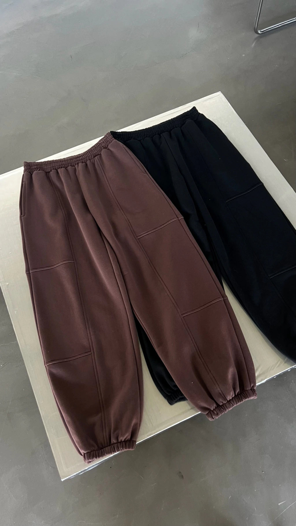 Jogger puño recortes