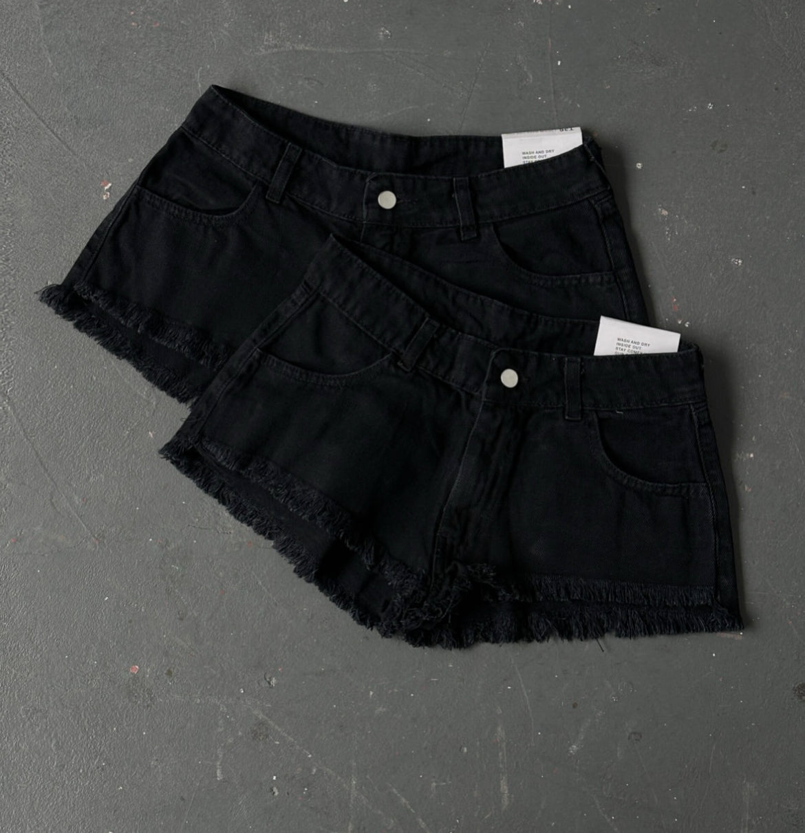 Short black tiro bajo